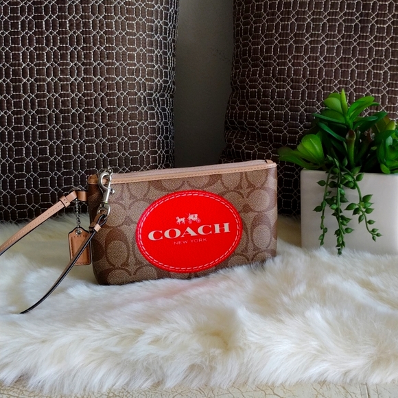 Coach Handbags - Coach Wristlet
